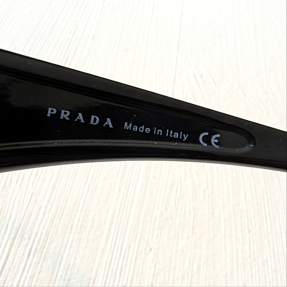 Prada Authentic Sunglasses SPS01G Black Red 90s Style Vintage - Picture 9 of 9